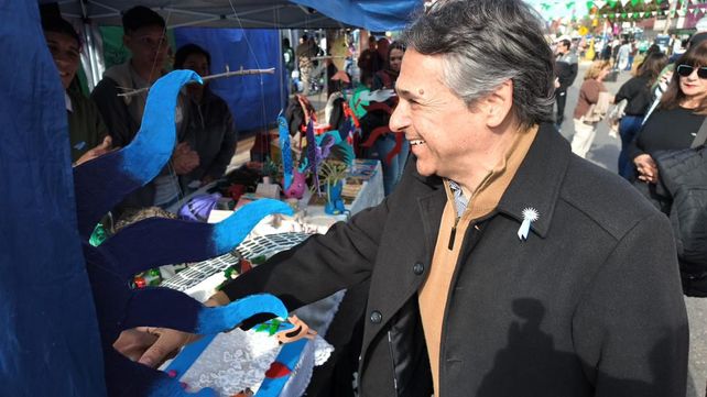 Diego Giuliano dialogó con los feriantes de Santa Fe.