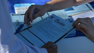 Se abonará un mes más a los estudiantes secundarios becados