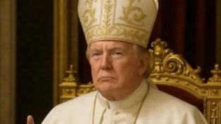 Donald Trump publicó una foto suya vestido como papa
