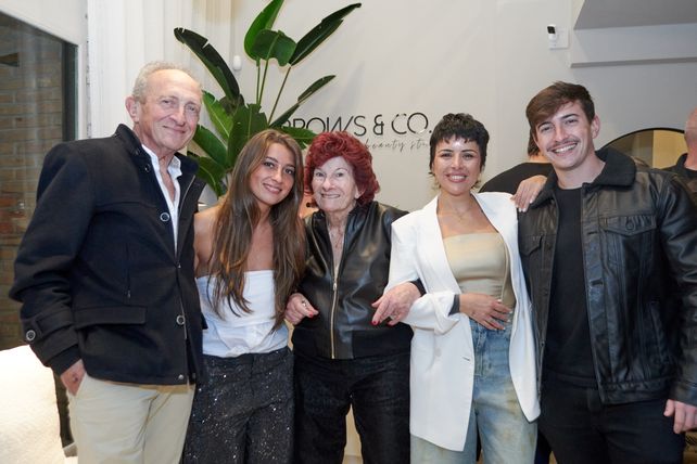 Gabriel y Lara Levisman, Sara Cohen, Silvi Carey y David Levisman