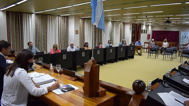 La banca del pueblo en el Concejo Deliberante se usa en la Histórica para darle voz a los vecinos y sus problemas.