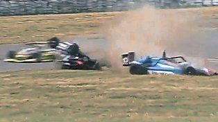 El fuerte palo se dio en plena recta principal del circuito pampeano entre tres protagonistas.