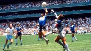 En Londres anunciaron que subastarán la camiseta de la mano de Dios de Diego Maradona.