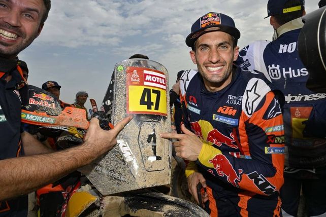 El salteño Kevin Benavides ganó dos Dakar en motos: en 2021 con Honda y en 2023 con KTM.
