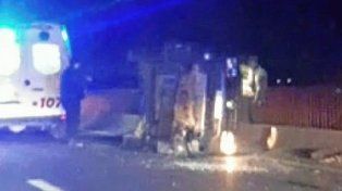 Volcó una camioneta tras esquivar bruscamente a una ciclista en la ruta 168 a la altura de barrio El Pozo