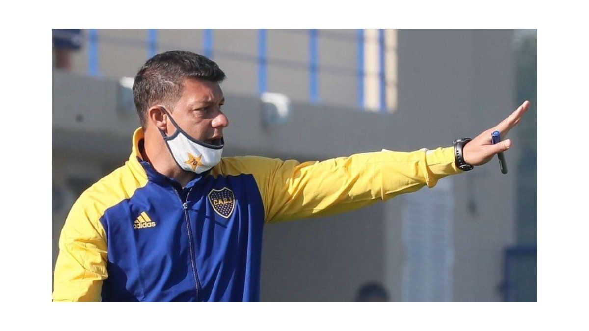 Boca oficializó la salida de Russo y la llegada de Battaglia