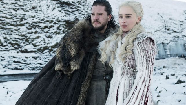 Héroes. Emilia Clarke y Kit Harington