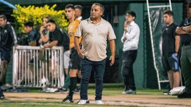 Coleoni, por UNO 106.3: Si Colón no es el más grande de la categoría, pega en el palo