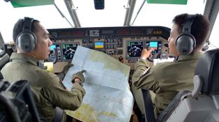Ampliarán la búsqueda del avión malayo al sur de la isla de Borneo