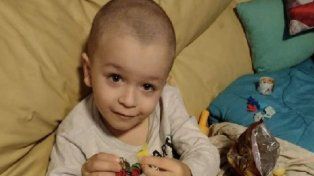 Piden colaboración para un nene rosarino que tiene cáncer y necesita seguir el tratamiento