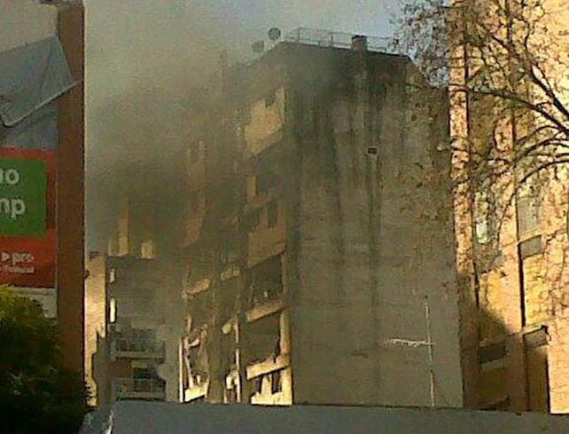 Habitantes del edificio permanecen atrapados tras la explosión