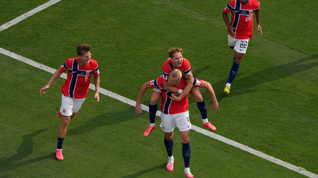 Haaland fue el artífice del triunfo de Noruego. Anotó dos goles en el triunfo sobre Brasil.