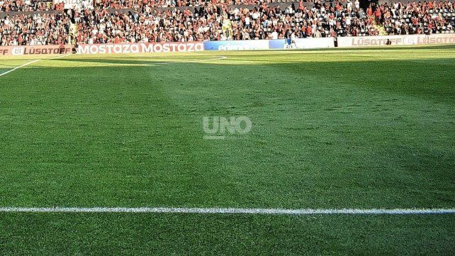 Un billar: así luce el campo de juego de Colón para el partido ante Estudiantes (BA) Un billar: así luce el campo de juego de Colón para el partido ante Estudiantes (BA)
