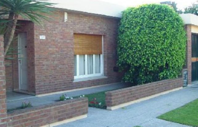 Una abuela se defendió de un asalto y corrió a ladrones con una plancha caliente
