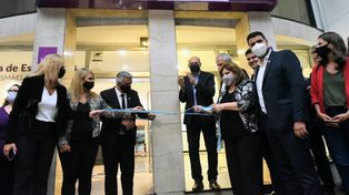 la inauguración de la residencia estudiantil contó con la presencia del ministro de Educación de la Nación, Jaime Perczyk; el rector Franco Bartolacci y el gobernador, Omar Perotti.