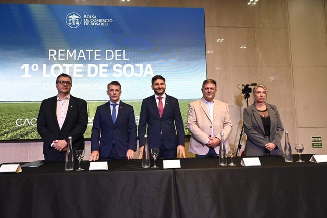 En la Bolsa de Comercio de Rosario se remató el primer lote de soja de la campaña 2025/26 que arribó a la plaza local.