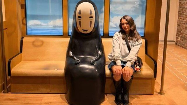 La santaelenense Ana Paula Fernández se recibió de profesora de Inglés y ama la cultura del animé. En julio de 2024 inició su nuevo camino en el exterior