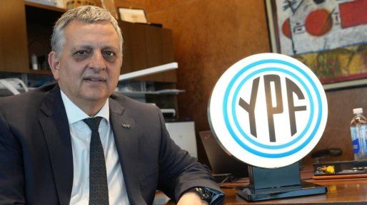 Titular de YPF dijo que los precios de los combustibles bajarán un 2% esta semana