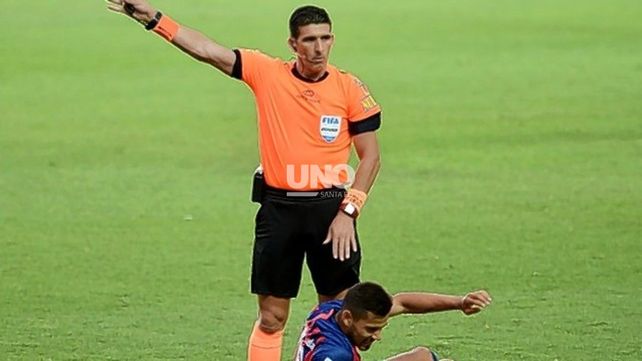 Javier Castrilli liquidó a Andrés Merlos por sus errores contra Colón.