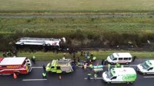 Dos nenas están graves tras el vuelco de un micro en la ruta 2