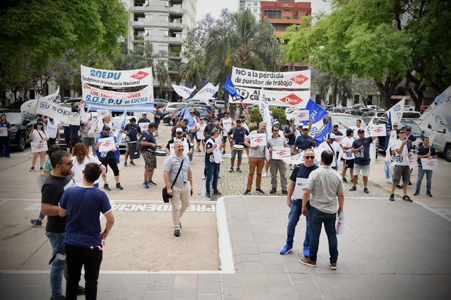 Los trabajadores de Dow fueron a pedir apoyo a la Legislatura pero vieron que su suerte estaba echada.