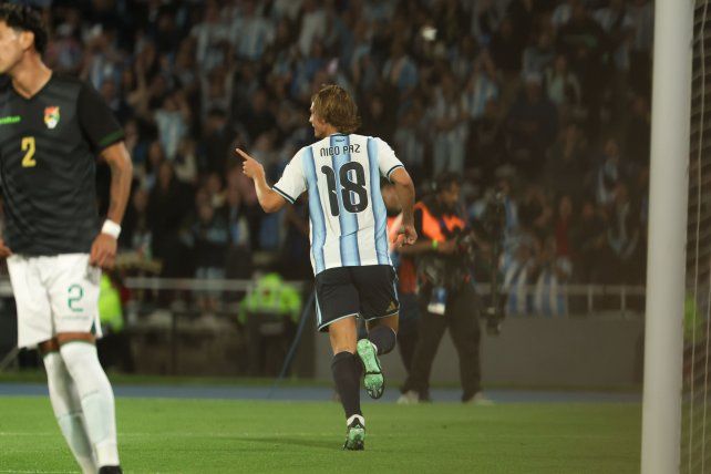 Nico Paz marcó el segundo para Argentina.