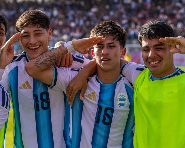 Argentina va por el oro ante los paraguayos.
