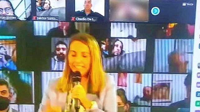 Hackearon un acto de Bordet y aparecieron personas teniendo sexo en la transmisión