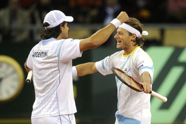 Nalbandian y Schwank ganaron el dobles y abrieron una esperanza