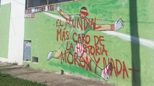 Los desmanejos arbitrales lastiman al fútbol: aparecieron pintadas contra la AFA
