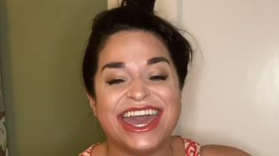 Gana miles de dólares con cada video de Tik Tok por tener la boca más grande del mundo