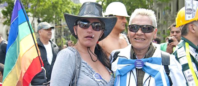 Integrantes de diversos colectivos sociales marcharon para celebrar la legislación conseguida y para impulsar una educación sexual integral.