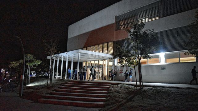 Policías héroes: con maniobras de RCP le salvaron la vida a una bebé recién nacida en Santa Fe Policías héroes: con maniobras de RCP le salvaron la vida a una bebé recién nacida en Santa Fe