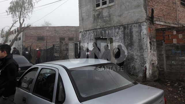 B° San Lorenzo: siete allanamientos, cuatro detenidos y un arma de guerra secuestrada