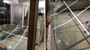 Robaron ropa luego de destrozar el vidrio de una tienda