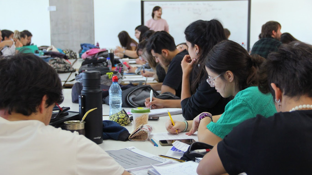 La UNR incorpora cambios en los planes de estudios de sus carreras.