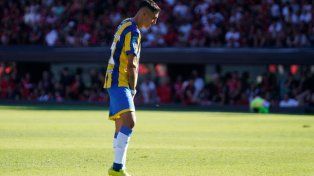 Ángel Di María se toca el aductor en medio del clásico. El capitán de Central jugó a media máquina, pero igual convirtió.