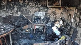 Incendio: Un incendio destruyó totalmente una vivienda en barrio Schneider, Santa Fe.