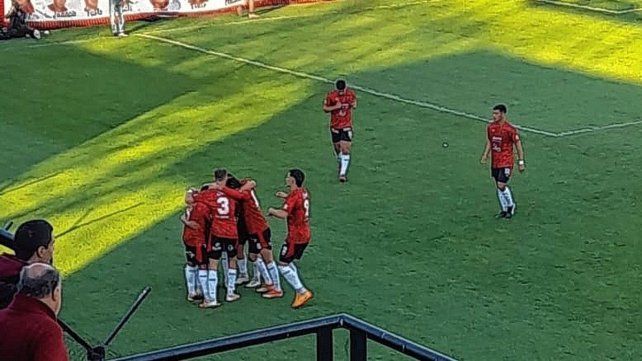 Defensores de Belgrano goleó, pasó a Colón y llegará entonado al Brigadier López