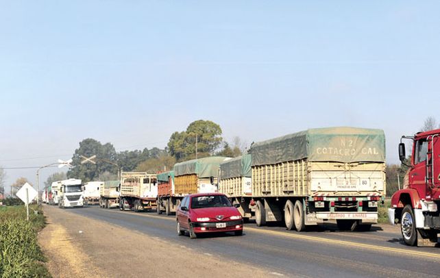 Urbana. La actual traza de la A012 quedará como una avenida interna de Roldán. A la vera de la ruta se levantan varios emprendimientos urbanísticos.