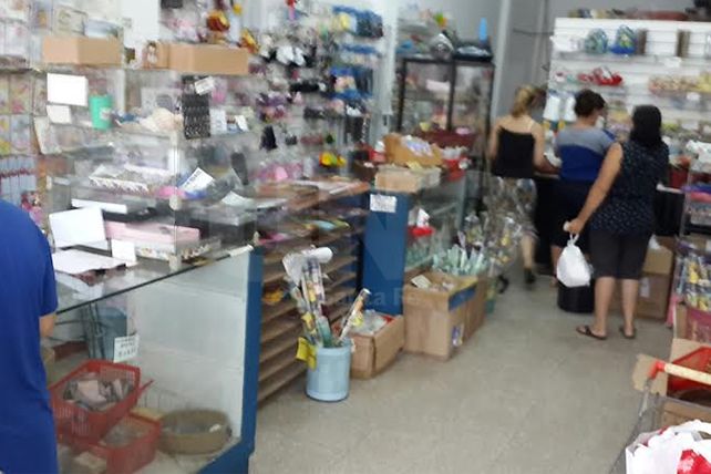 Los atraparon robando un comercio a la vuelta del ministerio de Seguridad