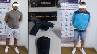 Los dos policías capturados con cheques que no pudieron justificar.