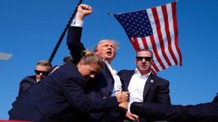 Donald Trump, instantes después del tiroteo.