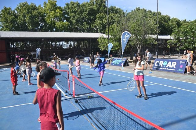 La acción tenística fue matinal y se caracterizó por ser recreativa y lúdica.