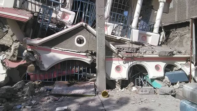 Emiten un alerta de tsunami tras un sismo de magnitud 7,2 en Haití que provocó daños y muertes