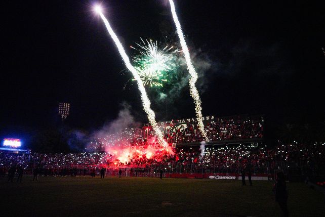 Banderazo: los hinchas de Newells cumplieron con su tradicional rito de apoyo antes del clásico