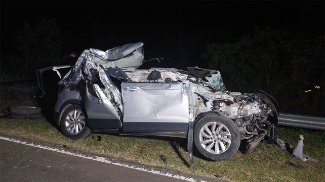 Paso Telégrafo: impactante choque entre un auto y un camión