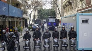 La Justicia ordenó que cese el operativo policial afuera de la casa de Cristina Kirchner