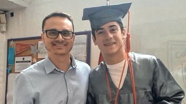 Franco Colapinto aprovechó sus vacaciones en Argentina para terminar el colegio secundario.