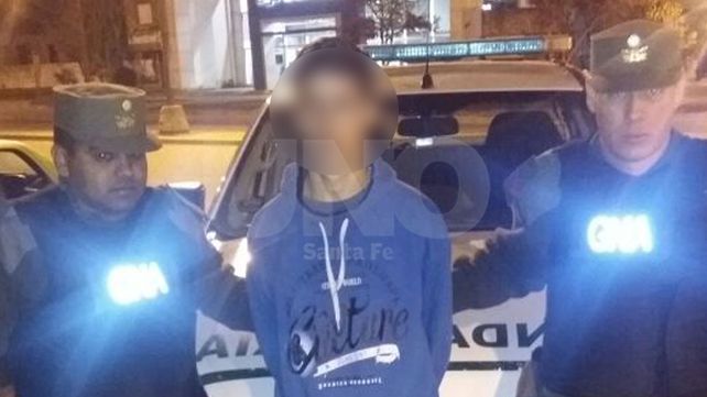 Gendarmería lo arrestó porque vieron cuando golpeó a su pareja que estaba con su bebé alzado